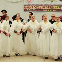 12.šokački divani